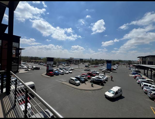 221M² RETAIL TO LET IN KYA SANDS